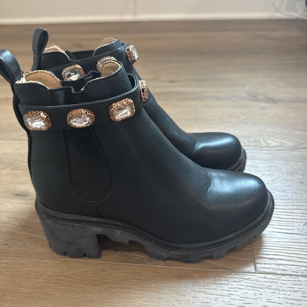 Steve Madden Black Ankle Chelsea Boots with Gold Amulet Removable Strap